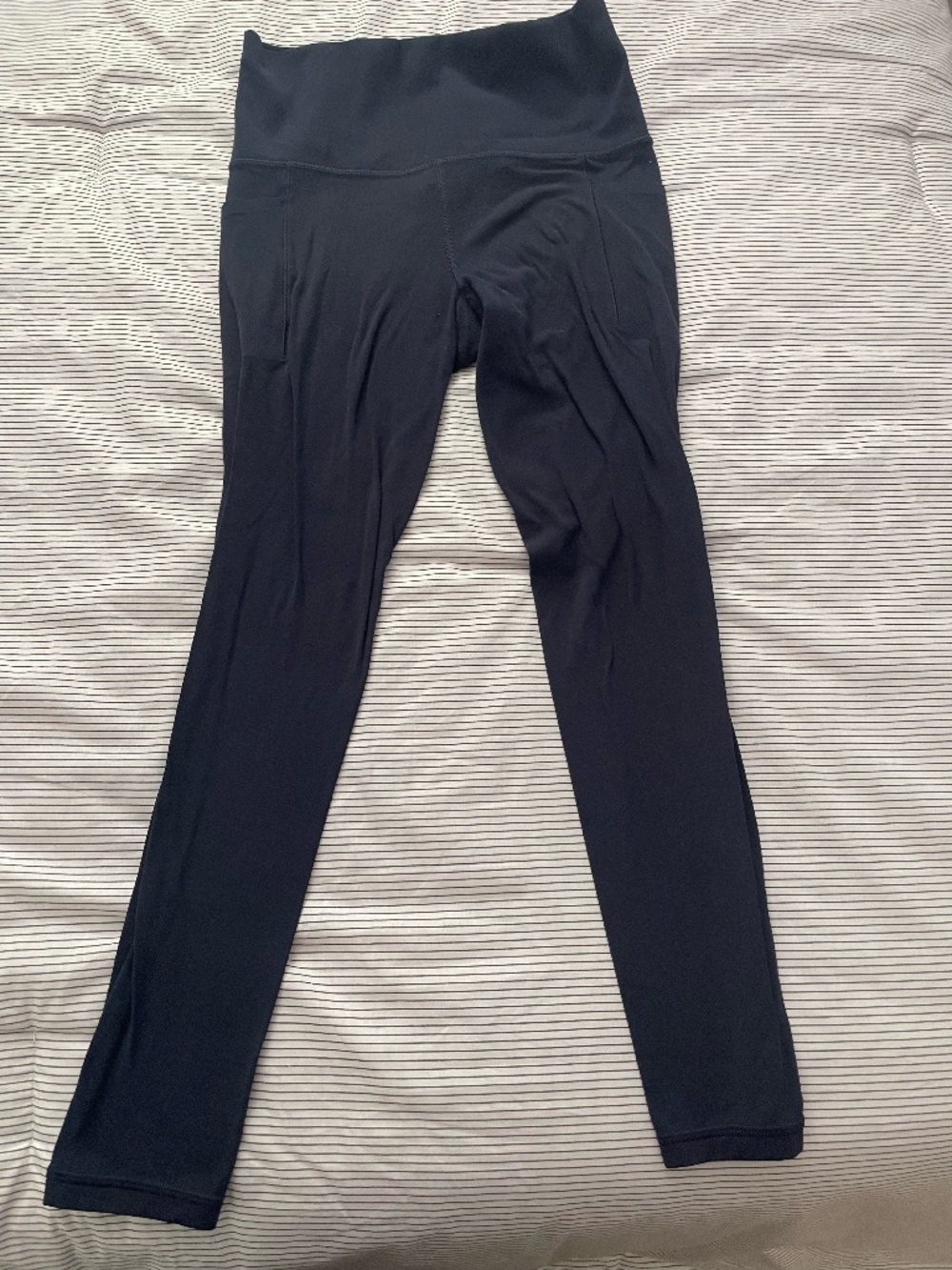 Athleta Salutation 7/8 length tights black size XS